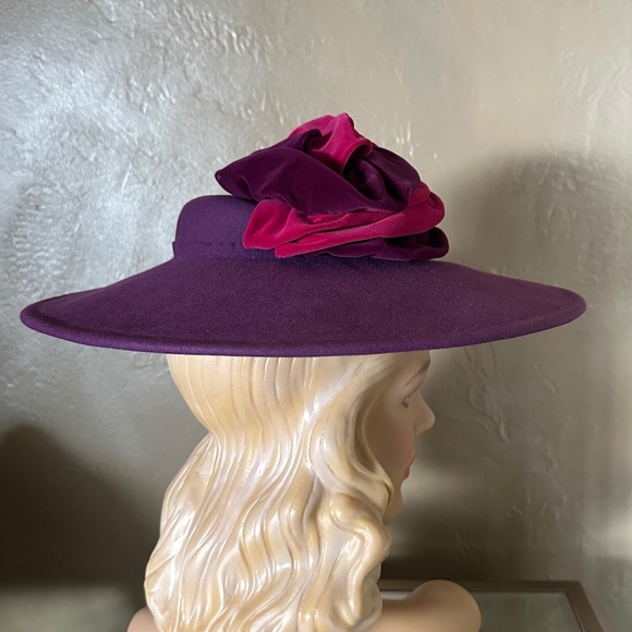 DESIGNER 1940s\' PURPLE FELT WIDE BRIM HAT -  PURPLE/FUCHSIA DRAPED VELVETY TRIM main image 8